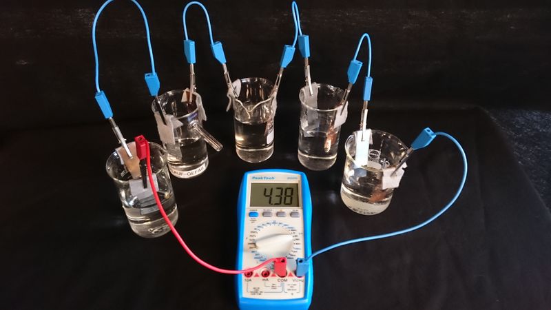 Datei:Elektrolyse 2.JPG